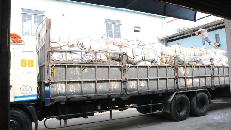 Thu gom gác thải nguy hiểm Thu gom gác thải nguy hiểm